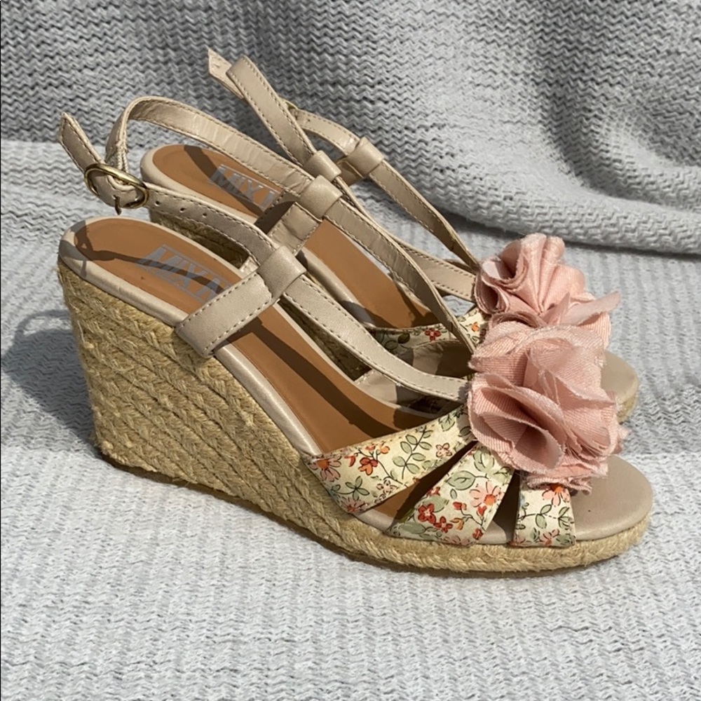Flower Wedges